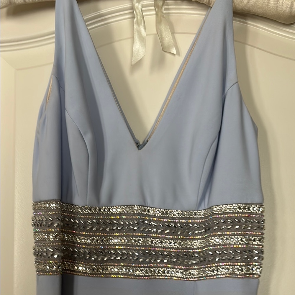 Elegant Light Blue Sleeveless Dress - Picture 3 of 3